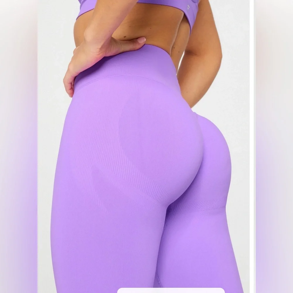 Fabletics Seamless Scrunch HighWaisted Legging Vibrant Purple, neon violet color - Picture 7 of 8